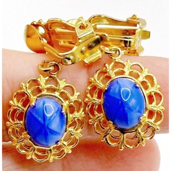 Elegant Goldtone Glass Star Sapphire Clip On Earrings - Picture 1 of 4